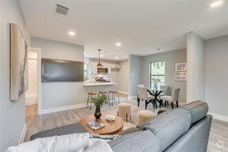 Building Photo - 2124 Tisinger Ave