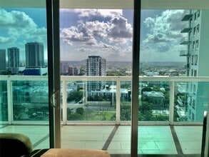 Building Photo - 1800 N Bayshore Dr