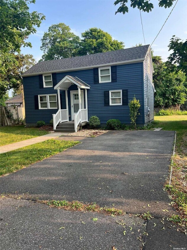 Primary Photo - 30 Bellport St
