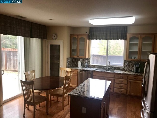 Building Photo - 1120 Oakpoint Dr