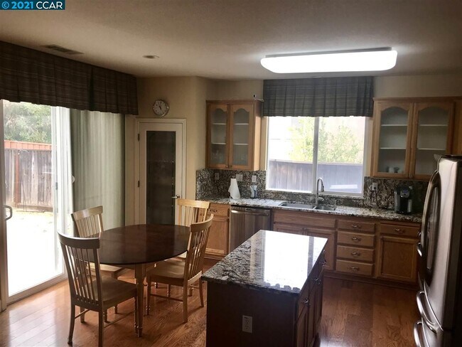 Foto del edificio - 1120 Oakpoint Dr