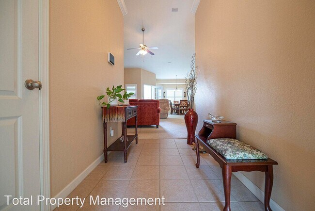 Building Photo - 4 br, 2 bath House - 3340 W. Sady Ave.