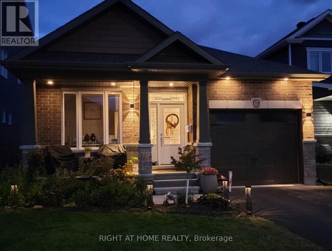 Building Photo - 657 Parade Dr