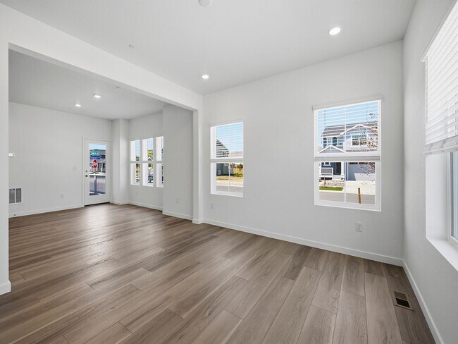 Foto del edificio - Brand New Build! 4 Bed, 3 Bath Townhouse in South Fort Collins!