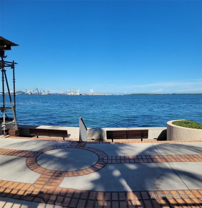 Building Photo - 540 Brickell Key Dr
