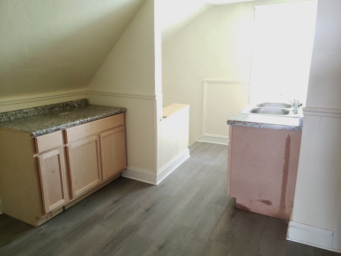 11806 Fairport Ave Unit 3, Cleveland, OH 44108 Apartments in