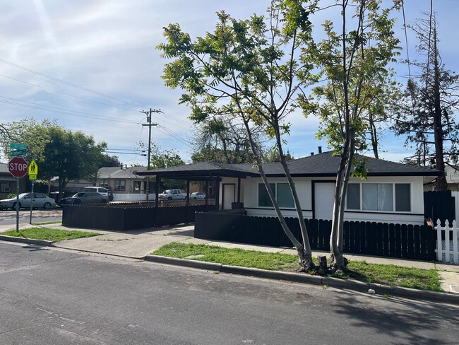 Building Photo - Updated 2 Bedroom Home in Antioch