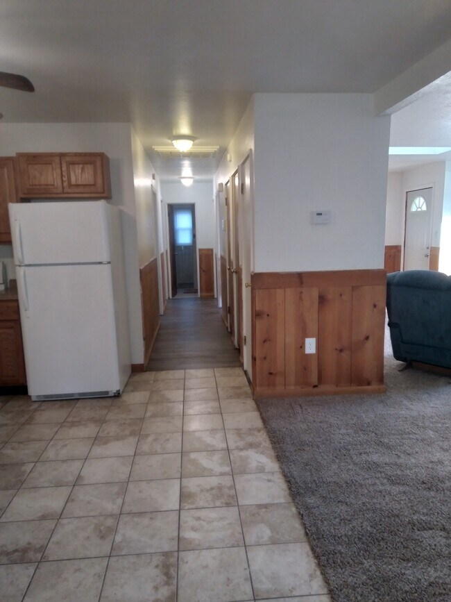Building Photo - 732 Clovis Ave