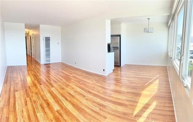 Photo - 1710 Esplanade Apartment