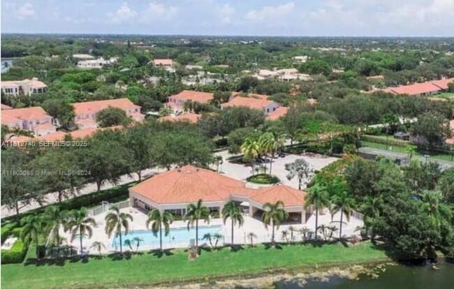 Building Photo - 18428 Vía Di Regina