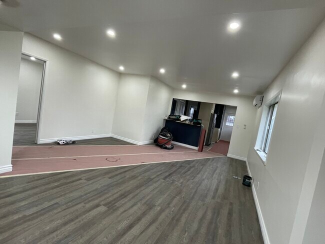 Foto del edificio - 4901 W 138th St