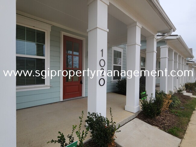 Foto del edificio - Gorgeous townhome ready for move in