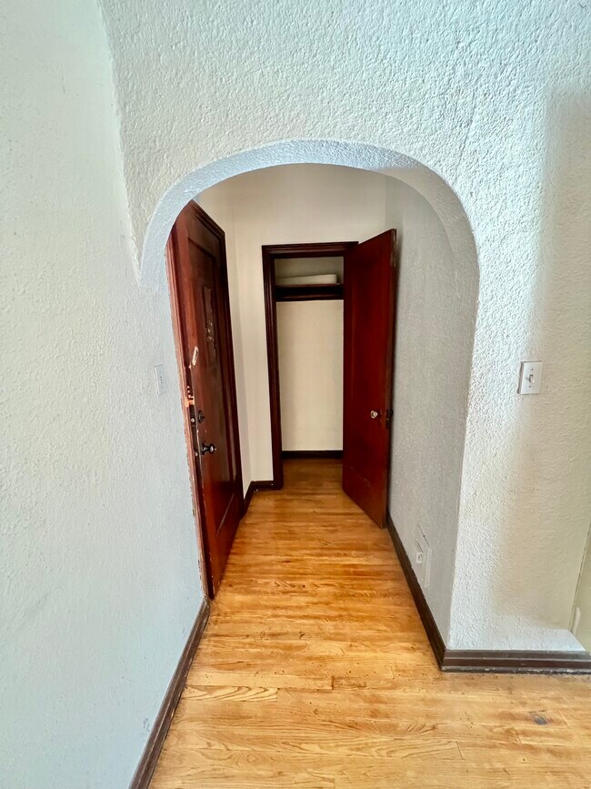 Foto del edificio - 367 N Orange Grove Ave