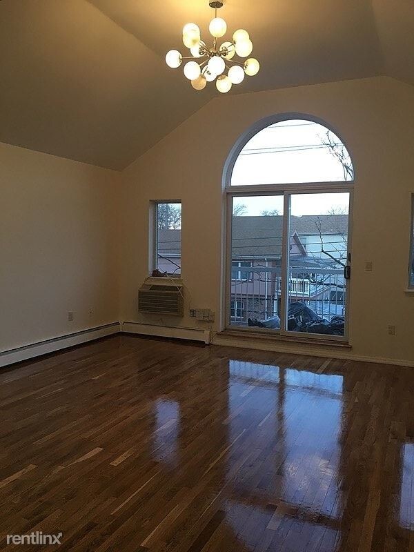 Foto del edificio - 3 br, 2 bath Apartment - 2310 Stuart Street 3