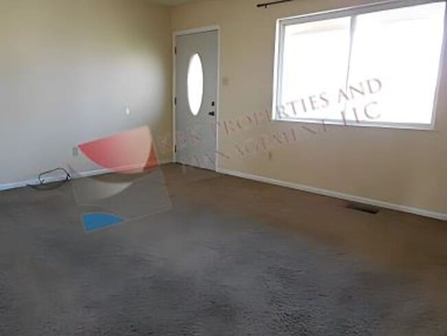 Building Photo - 720 Graf Dr
