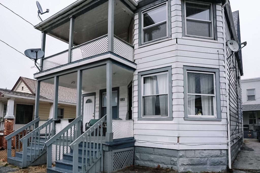 Foto principal - 1851 W 58th St