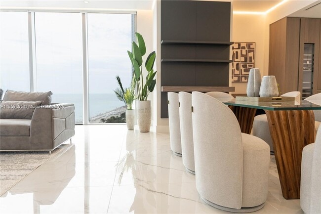 Foto del edificio - 18501 Collins Ave
