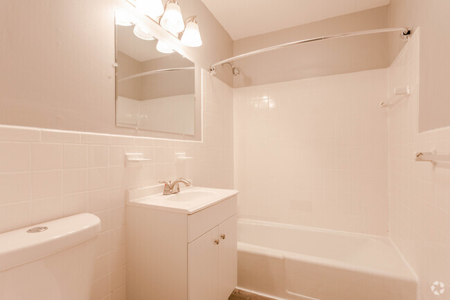 Bathroom - Studio - Brookside Gardens