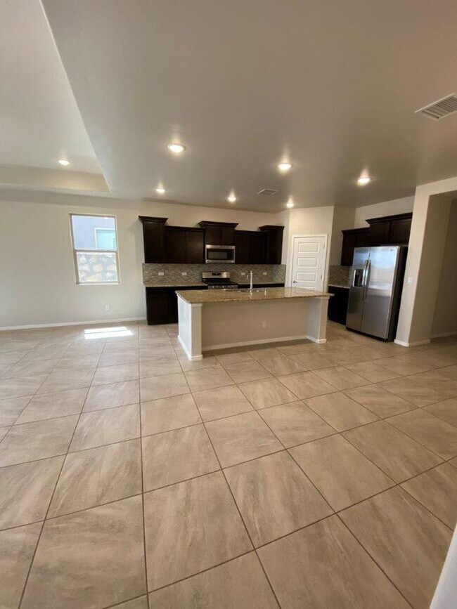 Building Photo - 4668 Toluca Ave -  Beautiful 4 bedroom 2 b...