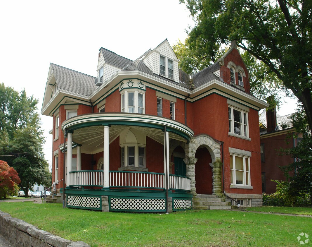 Primary Photo - 30 Bradford St