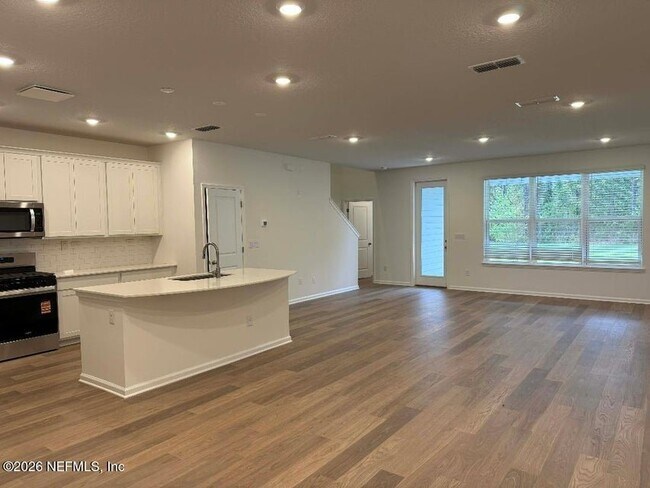 Foto del edificio - 403 Woods Ln
