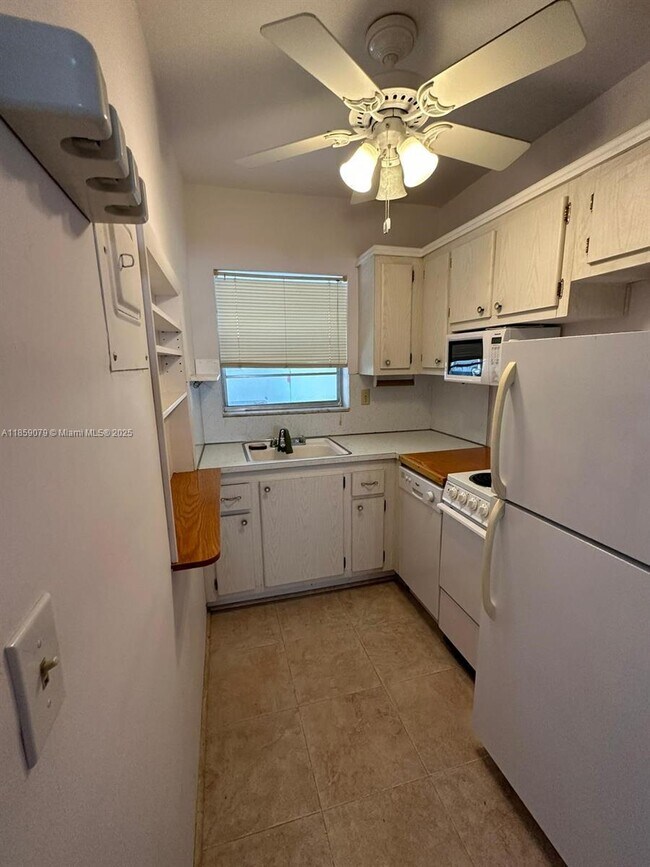 Foto del edificio - 1300 N 17th Ave