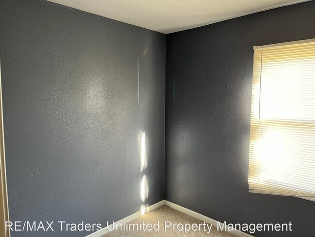 Building Photo - 3 br, 1 bath House - 3011 Mission Rd.