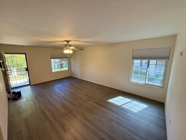 Foto del edificio - Charming 2-Bedroom Home in Friendly Valley with Resort-Style Amenities