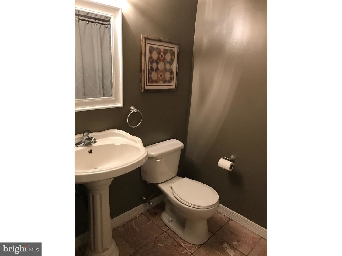 137 Kenwood Dr, Sicklerville, NJ 08081 Room for Rent in Sicklerville