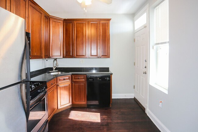 Building Photo - 4806 N Paulina St