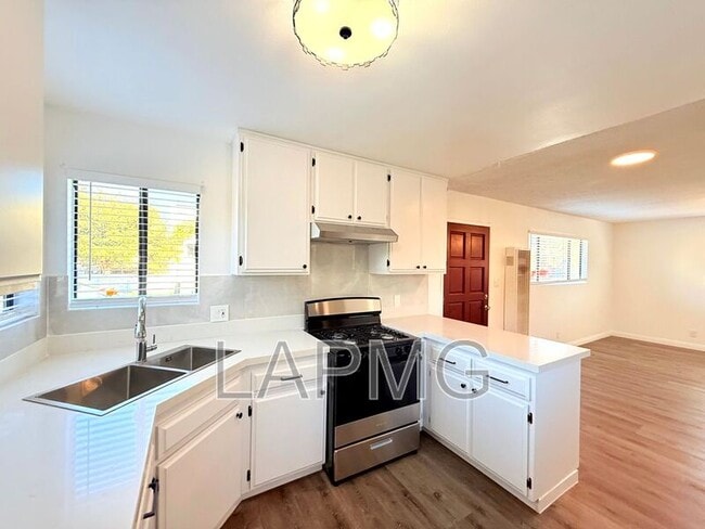 2506-2508 Norfolk Street - 2506-2508 Norfolk Street House