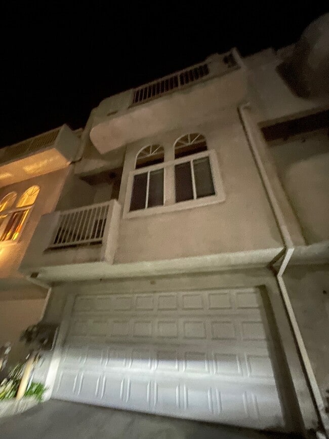 Building Photo - 999 Figueroa Ter