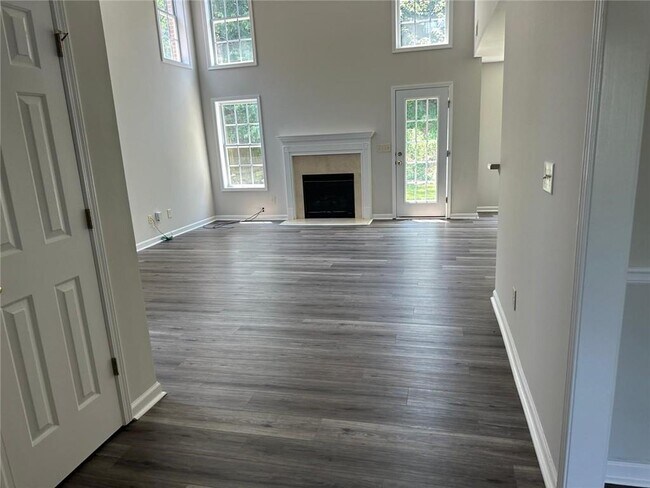 Foto del edificio - 6133 Mulberry Park Dr