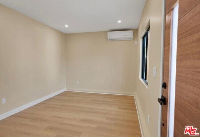 Foto del edificio - 10507 Dempsey Ave