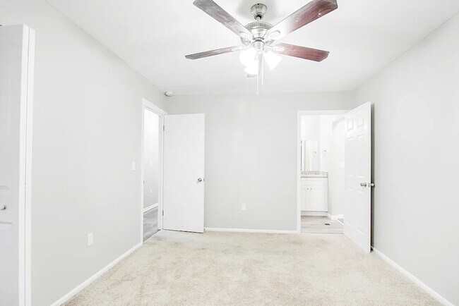 Foto del edificio - 1313 Clermont Rd