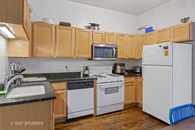 Foto del edificio - 1342 W Addison St