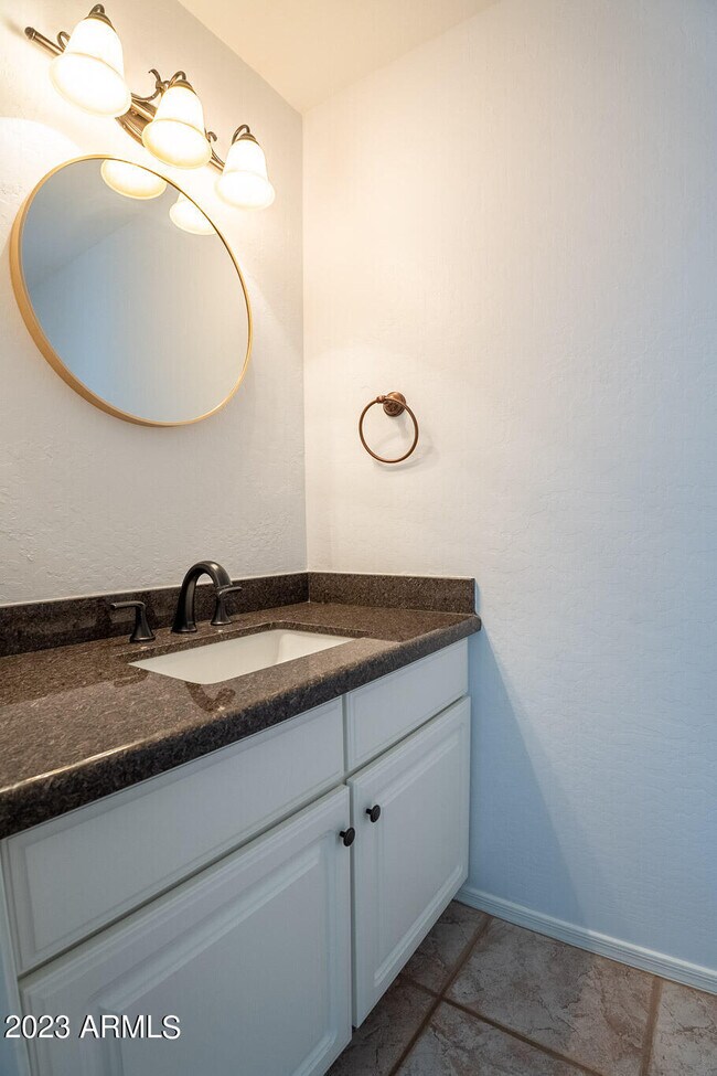 Building Photo - 7240 N Dreamy Draw Dr