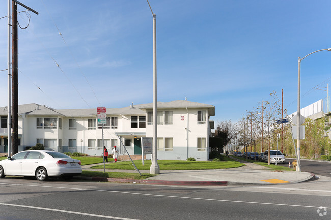 Foto del edificio - La Brea Apartments