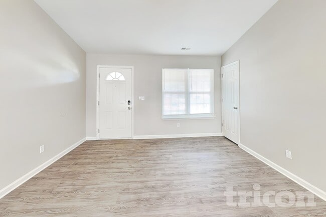 Building Photo - 793 Sir Raleigh Dr
