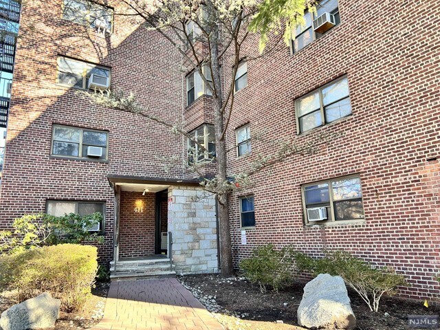 Foto del edificio - 411 Park Pl