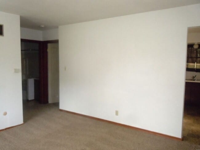 Building Photo - 1100 Arrowhead Dr
