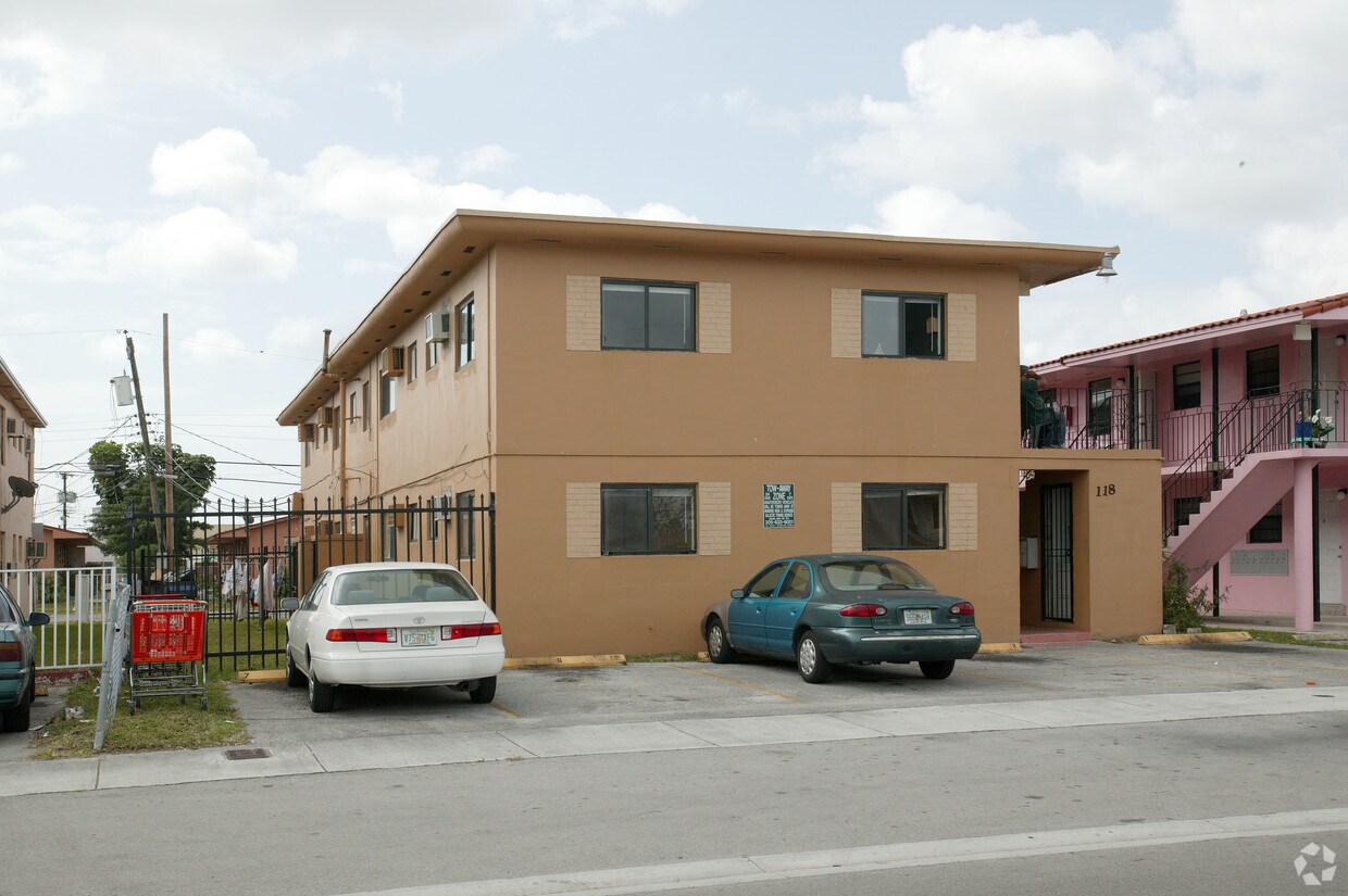 Building Photo - 118 W 26th St