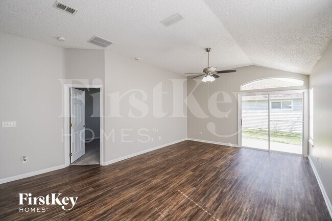 Foto del edificio - 2956 Centerwood Dr N