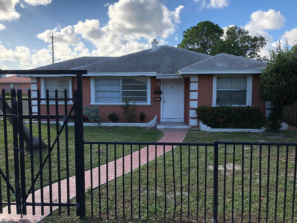 631 S J St, Lake Worth, FL 33460 Townhome Rentals in Lake Worth FL
