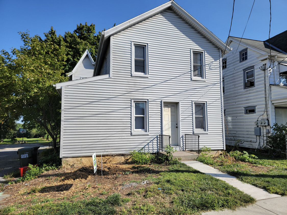 Foto principal - 271 W Main St