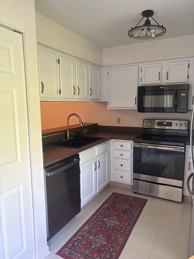 Foto del edificio - 8976 Woodbridge Dr