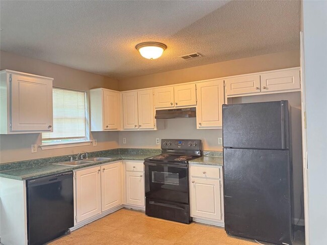 Building Photo - 4044 Robin Cir