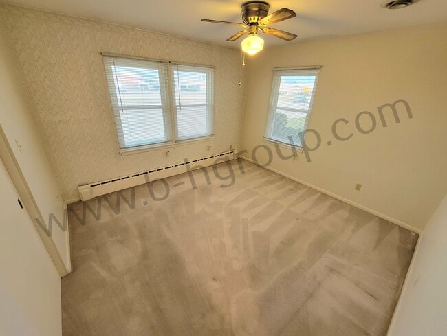 Building Photo - Move In Ready