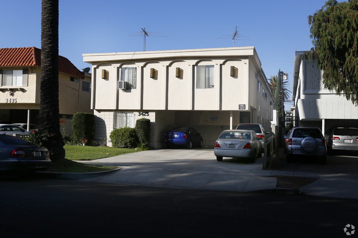 Foto del edificio - 3425 Jasmine Ave