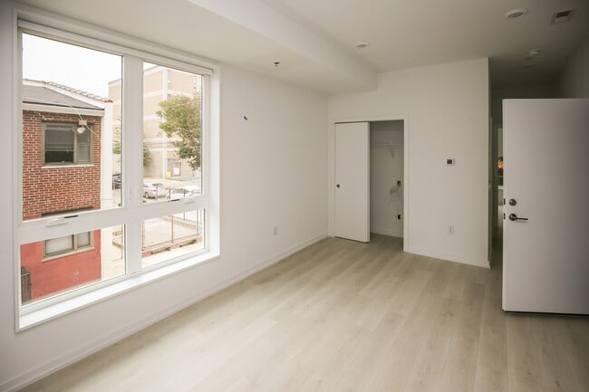 Building Photo - 1250 Lecount St